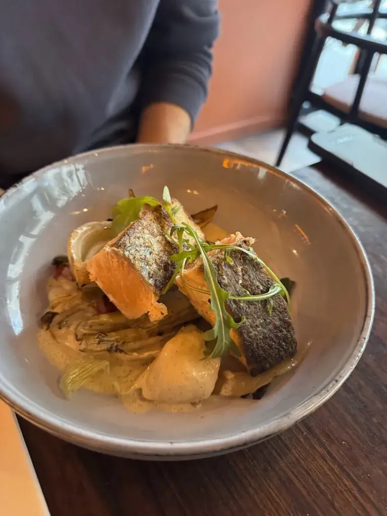 Melis E_CAMILA_Paris_Bewertung