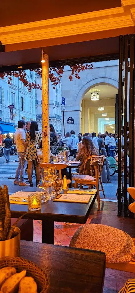 CAMILA_Paris_slider_image_1