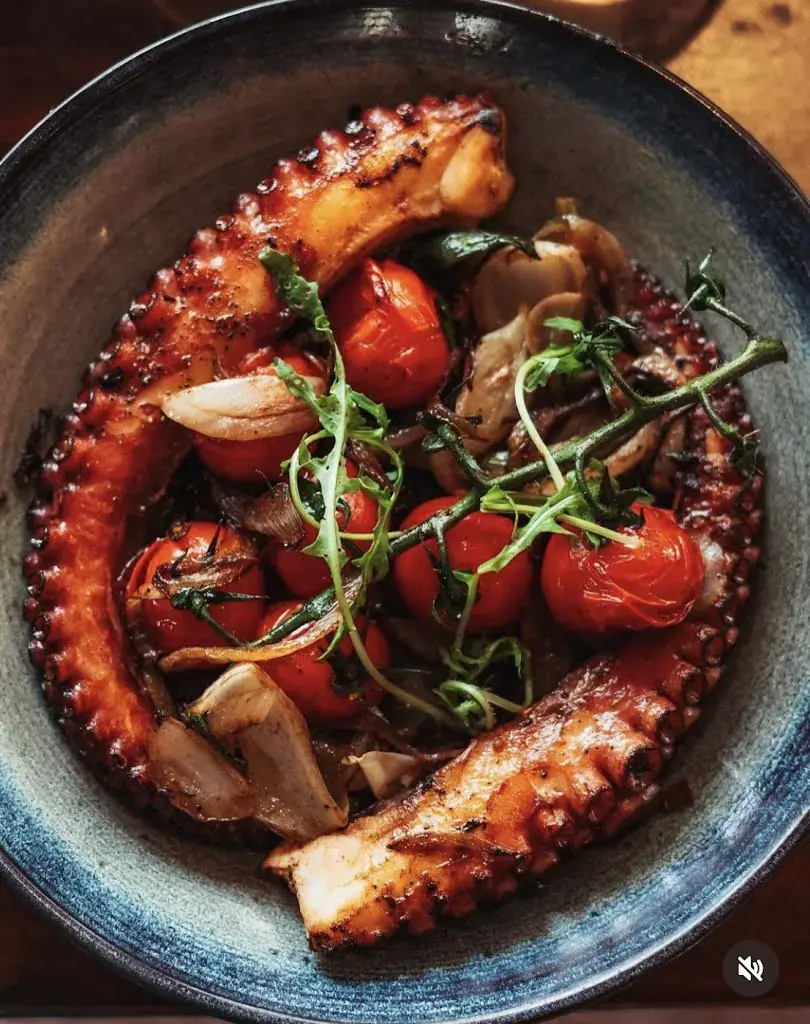 CAMILA_Paris_slider_image_3