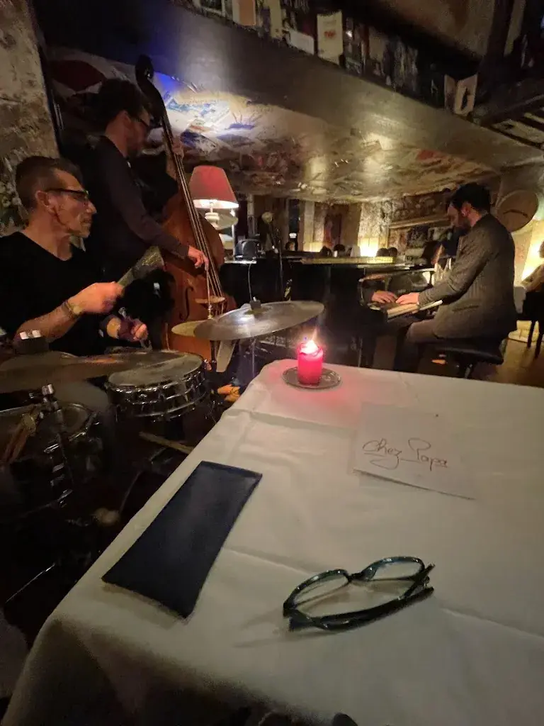 SZ NJ_Chez Papa Jazz Club_Paris_review