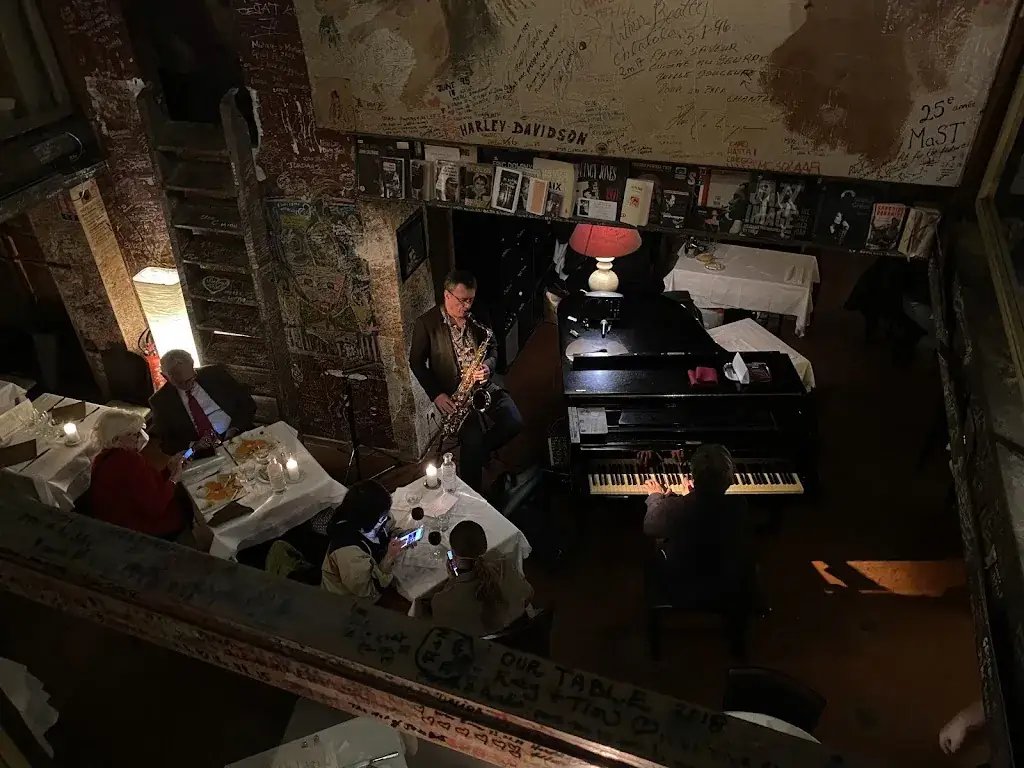 Emilija Viršilaitė_Chez Papa Jazz Club_Paris_review