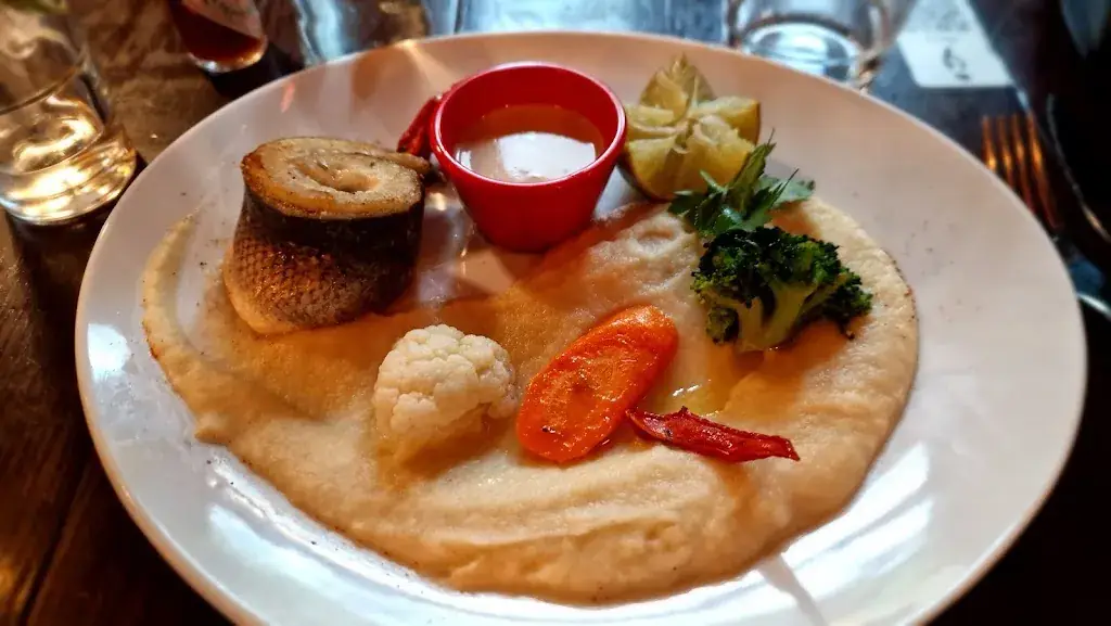 Ando RANDRIAMASY_Pub St Germain_Paris_review