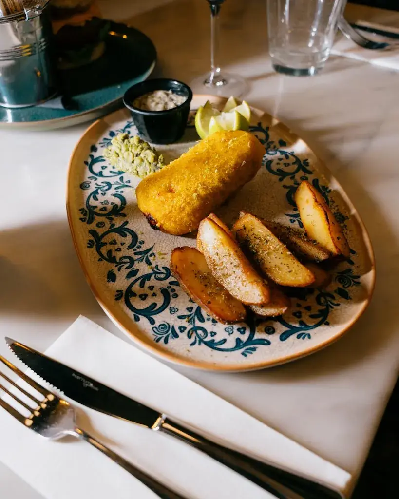 Pub St Germain_Paris_slider_image_3