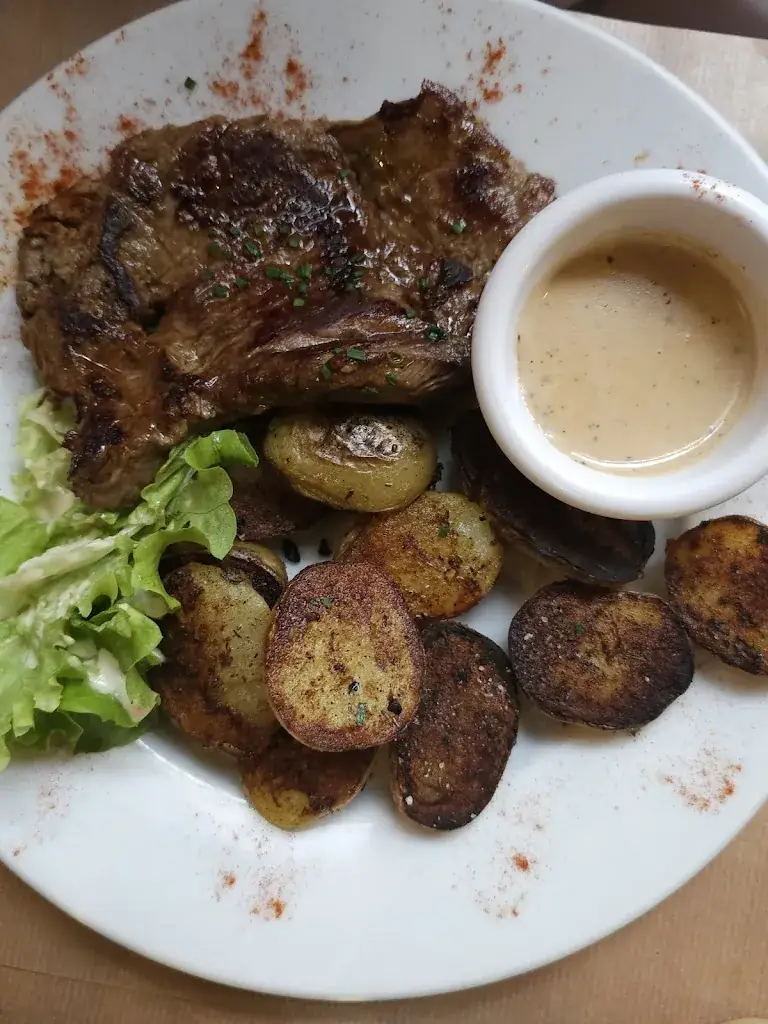 azam ibrahim_Au Pied de Fouet_Paris_review