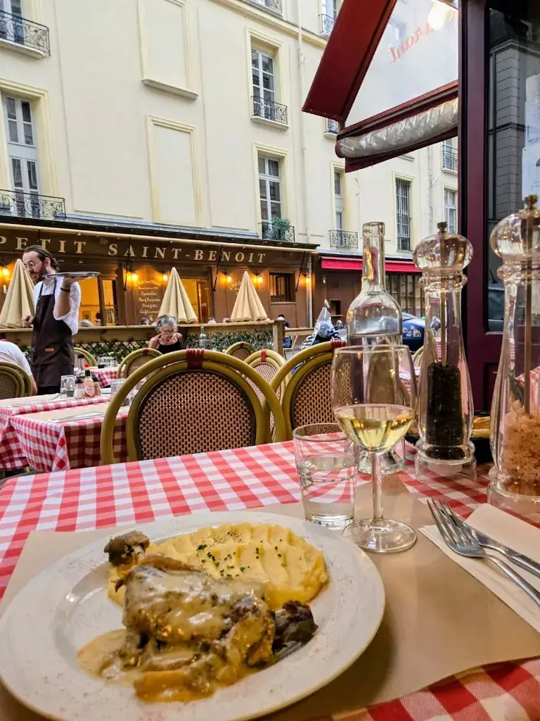 Ariel Sandgren_Au Pied de Fouet_Paris_review