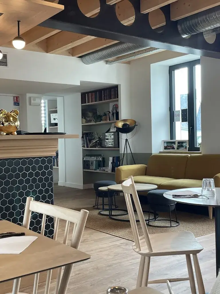 Nathalie ROUX_Le café du pont_Saint-Malo-de-Guersac_review