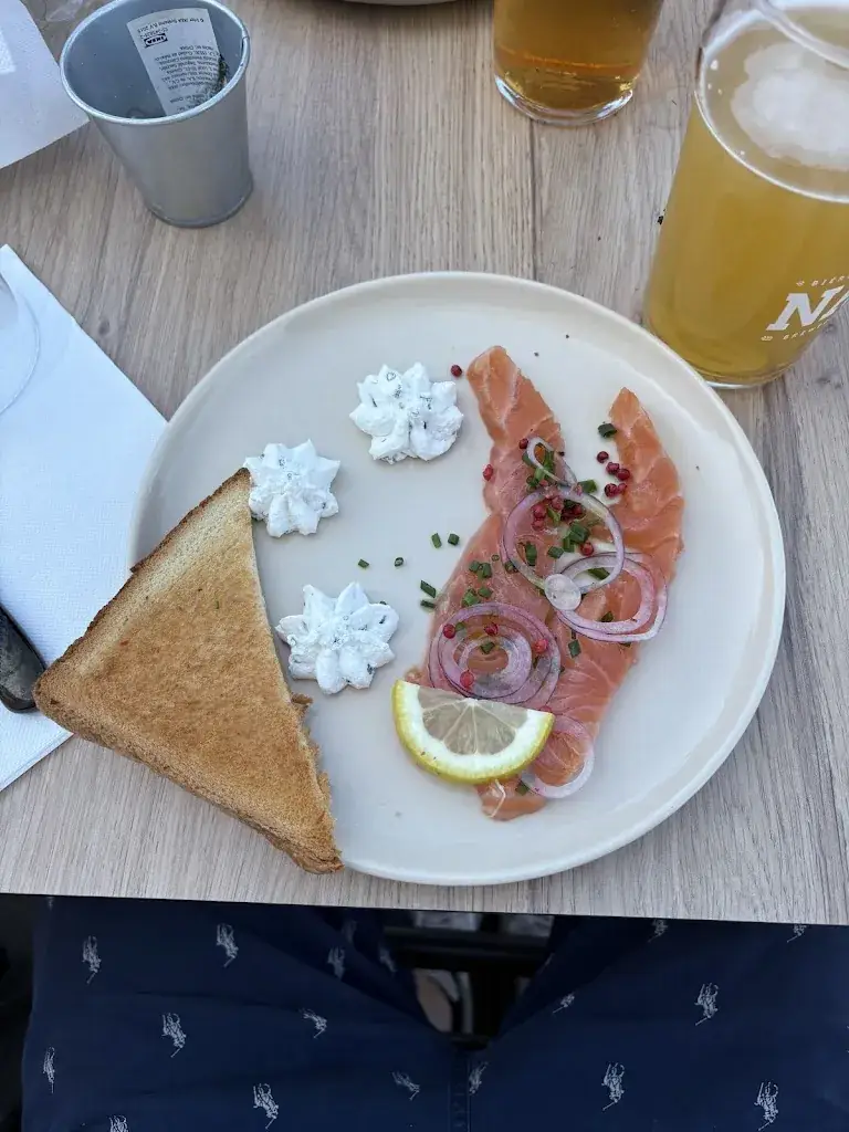 Arthur Guihard_Le café du pont_Saint-Malo-de-Guersac_review