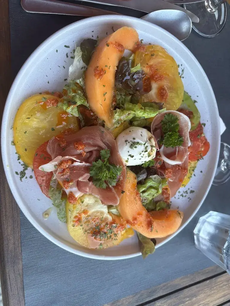 Valériane HAYE_The Hostel By Poupet Sarl_Saint-Malô-du-Bois_review