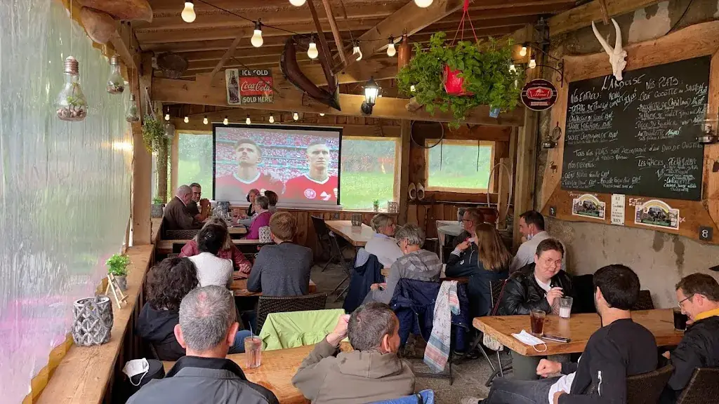 The Hostel By Poupet Sarl_Saint-Malô-du-Bois_slider_image_1