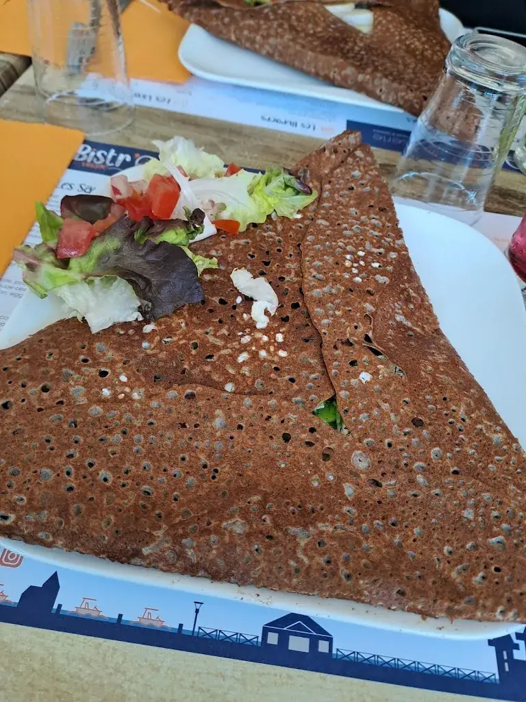 Clémentine Martineau_LE BISTR'O DU VILLAGE - Bar, Bistrot, Brasserie, Crêpes & Glaces_Talmont-Saint-Hilaire_review