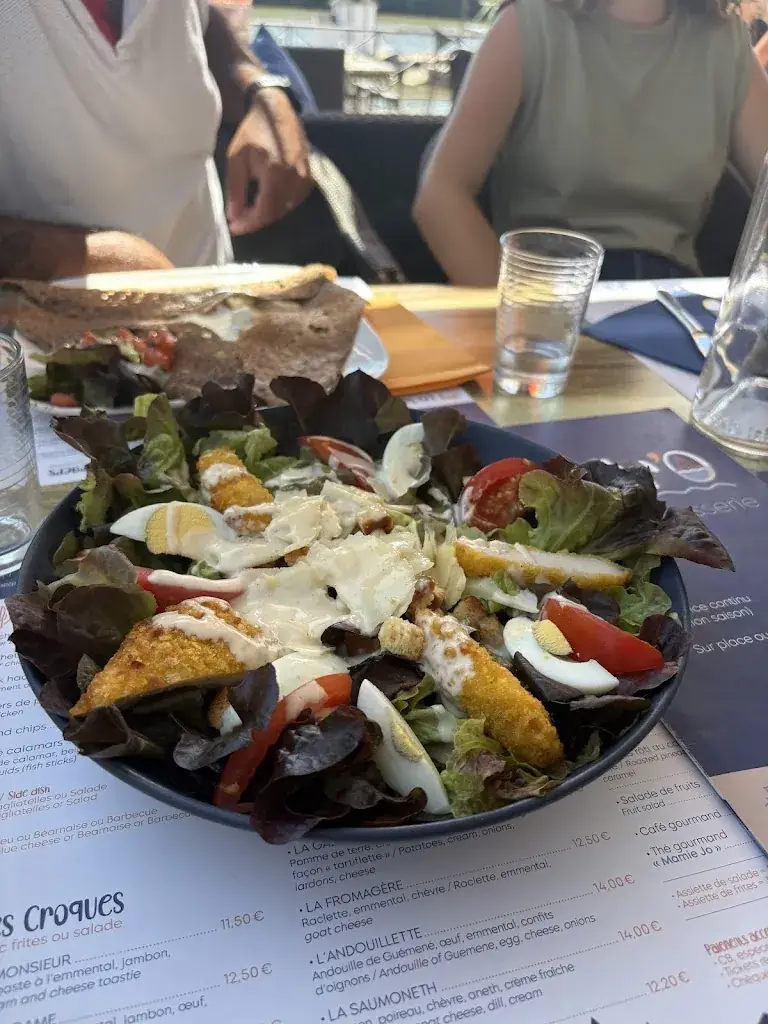 Sonia Chauvin_LE BISTR'O DU VILLAGE - Bar, Bistrot, Brasserie, Crêpes & Glaces_Talmont-Saint-Hilaire_review