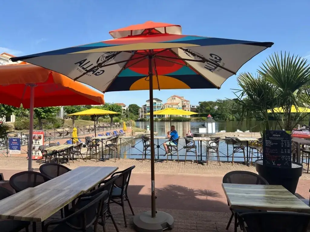 LE BISTR'O DU VILLAGE - Bar, Bistrot, Brasserie, Crêpes & Glaces restaurant à Talmont-Saint-Hilaire