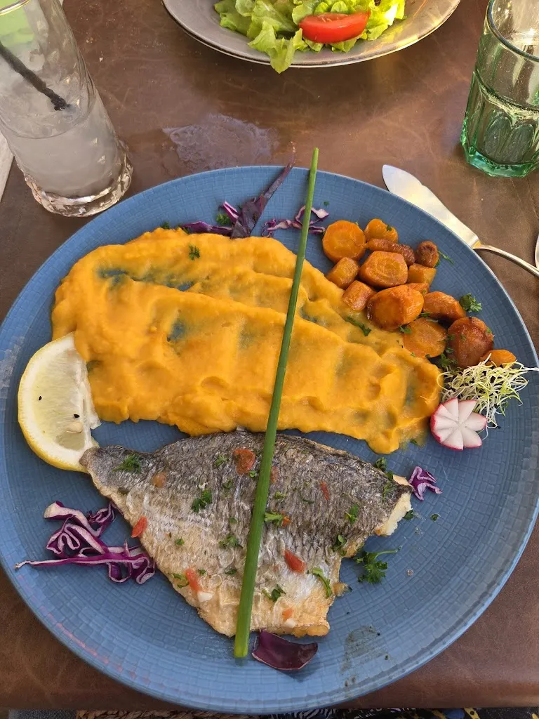 Najat Boulaayoun_Restaurant du port_Talmont-Saint-Hilaire_review