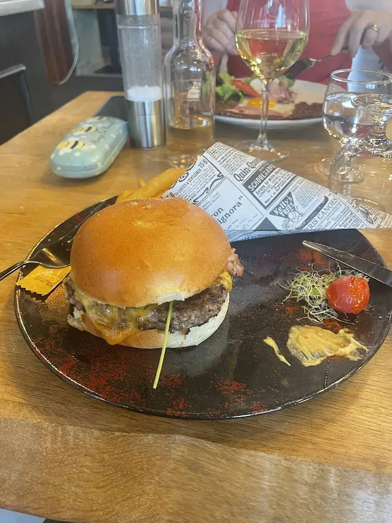 andrew bosworth_Abri Des Dinos - Restaurant, Crêperie & Location de Salles_Talmont-Saint-Hilaire_review