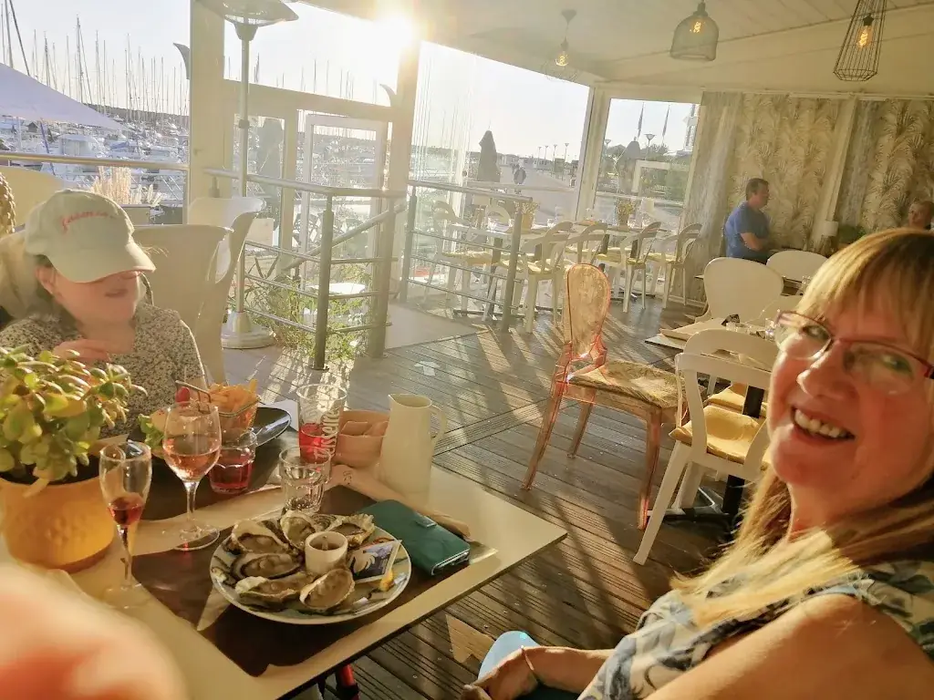 Tony Clough _La Bourlingue_Talmont-Saint-Hilaire_review