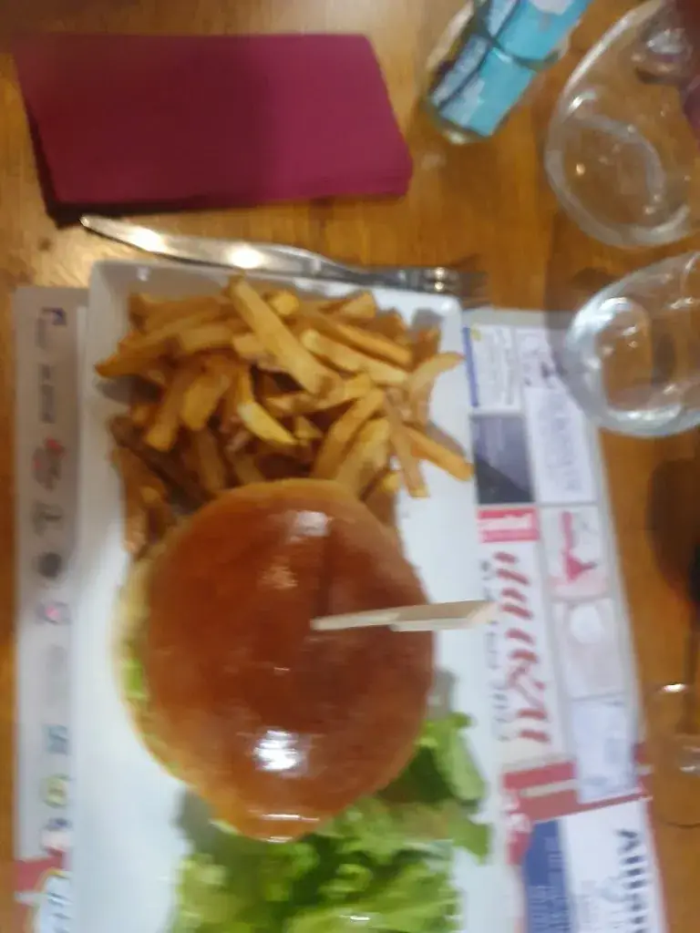 Neil Davis_L'auberge du Hameau_Murat_review