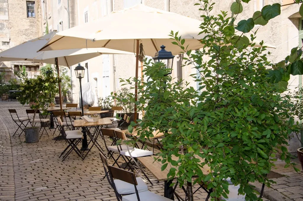 Restaurant Les Millésimes & Domaine Pierre Paillot ristorante a Noyers