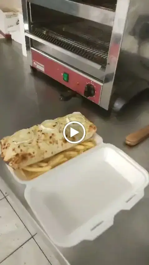 La petite cour fastfood_Saint-Pierre-la-Cour_slider_image_2