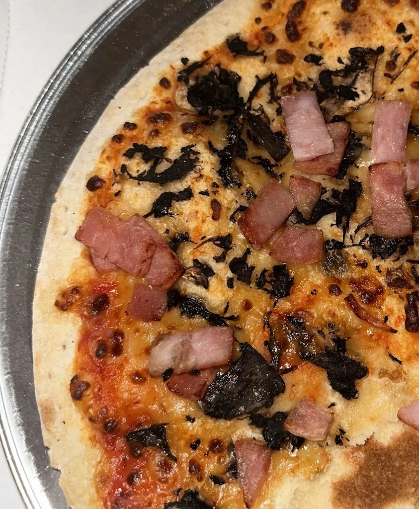 Distributeur de pizzas - Au comptoir des pizzas Restaurant in Saint-Pierre-la-Cour