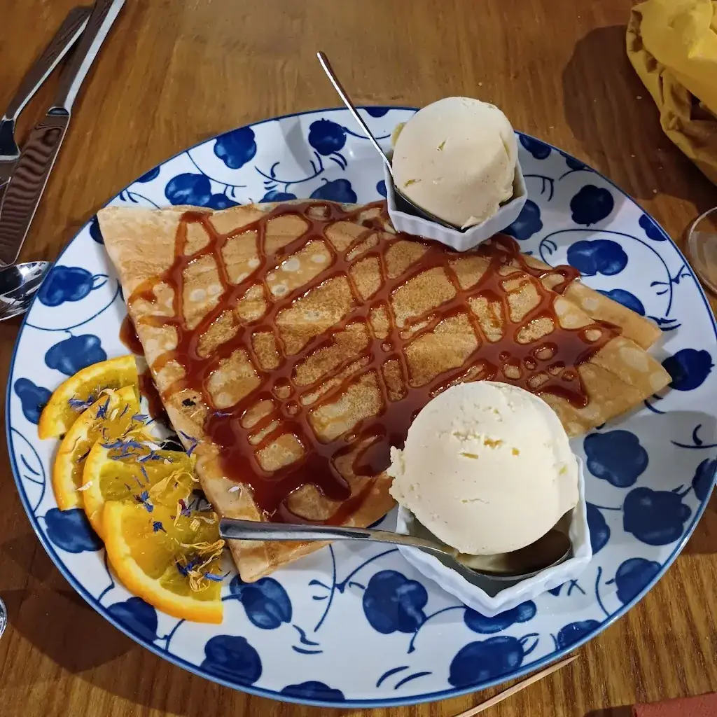 émilie L_Les Lauriers_Saint-Pierre-la-Cour_review