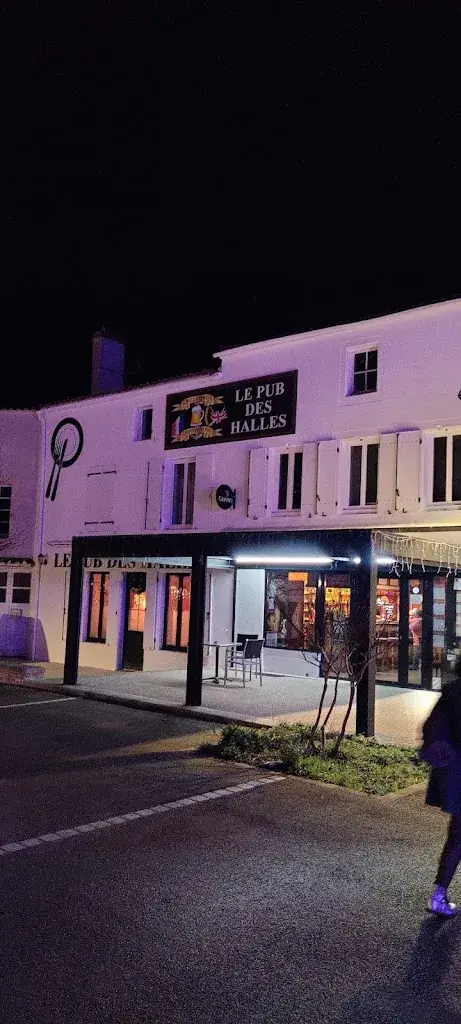 James Wilkinson_Le Pub Des Halles_Sainte-Hermine_review