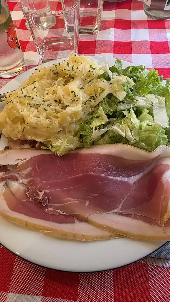 Patricia Ravoire_La Table des Volcans_Murat_review