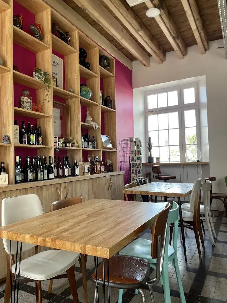 Lola ROUSSEAU_La Station, Café-restaurant en gare_Sainte-Pazanne_review