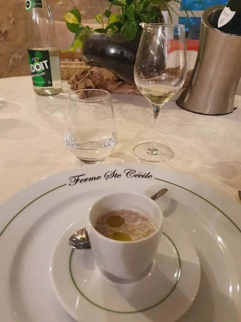 Seul Lee_Ferme Sainte-Cécile_Moustiers-Sainte-Marie_review