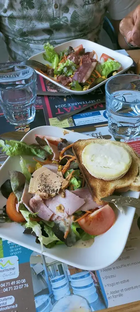 Sylmau Palais_Le Relais Des Trois Rochers_Murat_review