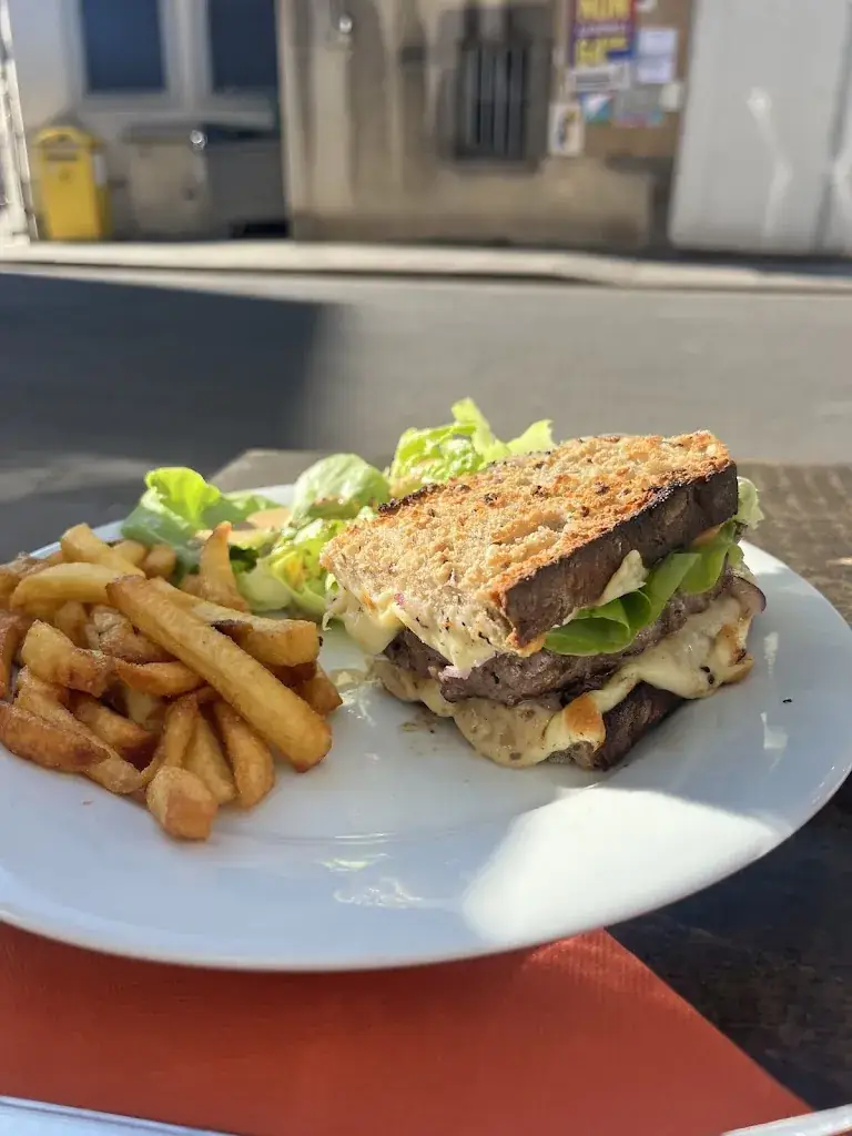 Esra A_Le Très Petit Café_Murat_review