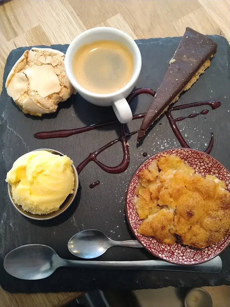 Le Très Petit Café_Murat_slider_image_3