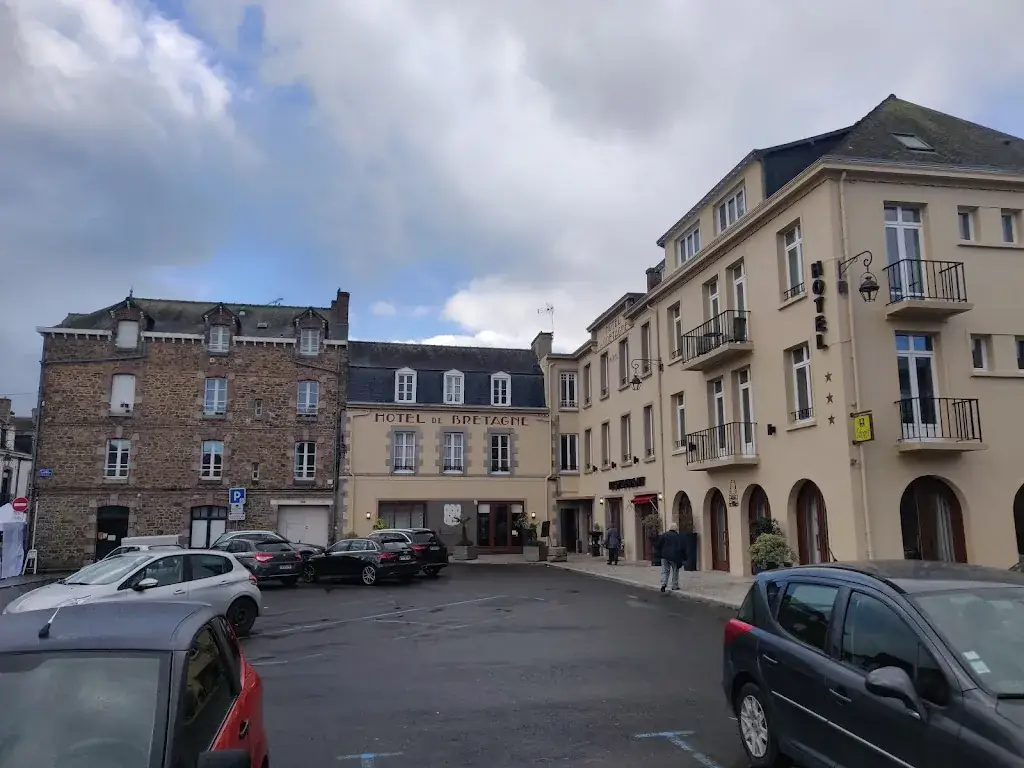 Robert Martin_Hôtel-Restaurant Le Bretagne_Sillé-le-Guillaume_avis