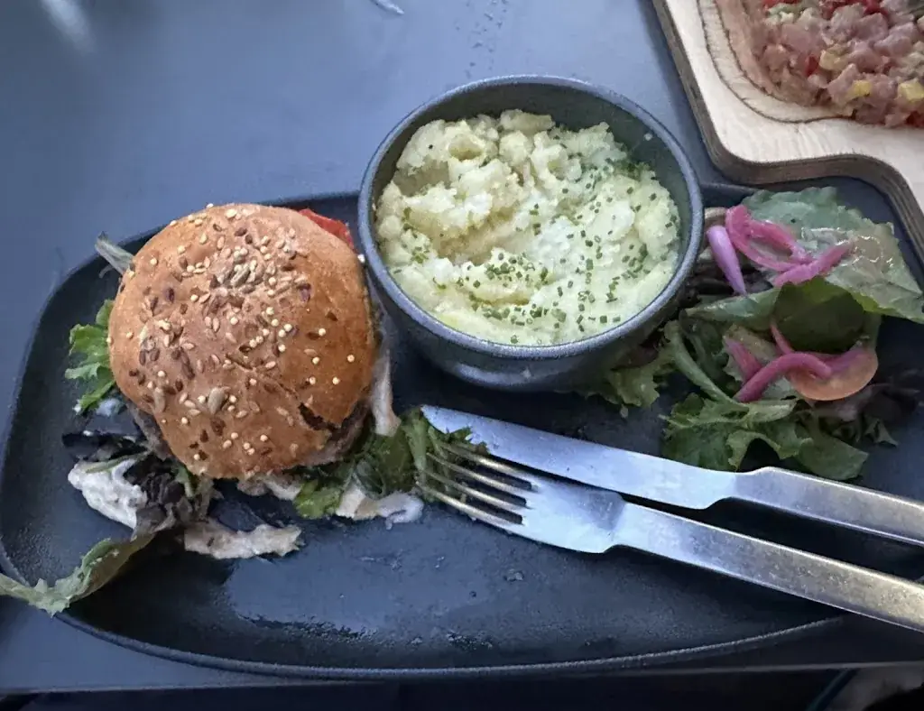 Hemaseh Moosavi_L’apostrophe_Sucé-sur-Erdre_review