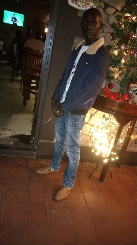 Omarel Bangz Henry_Notos Lounge Bar & Grill_Sudan_review