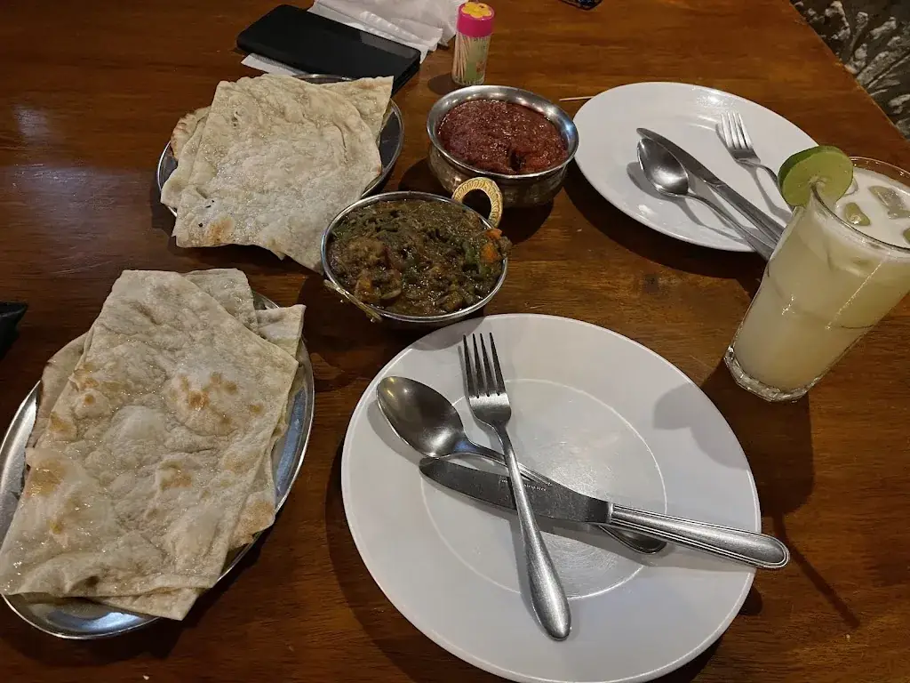 Juliana Siapai_Notos Lounge Bar & Grill_Sudan_review