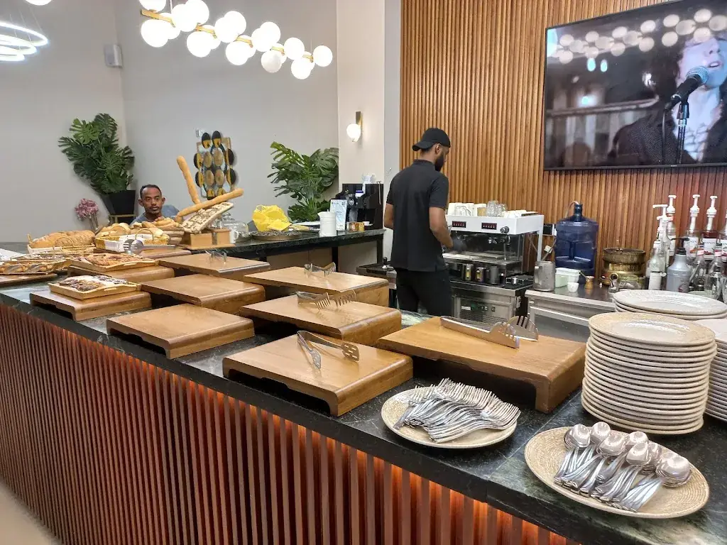 Etienne QUETIN_The Dock_Sudan_review