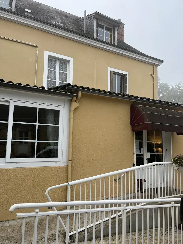 Susen Gizem ERTAS_Logis Hôtel le Saint Jacques_Thorigné-sur-Dué_recensione