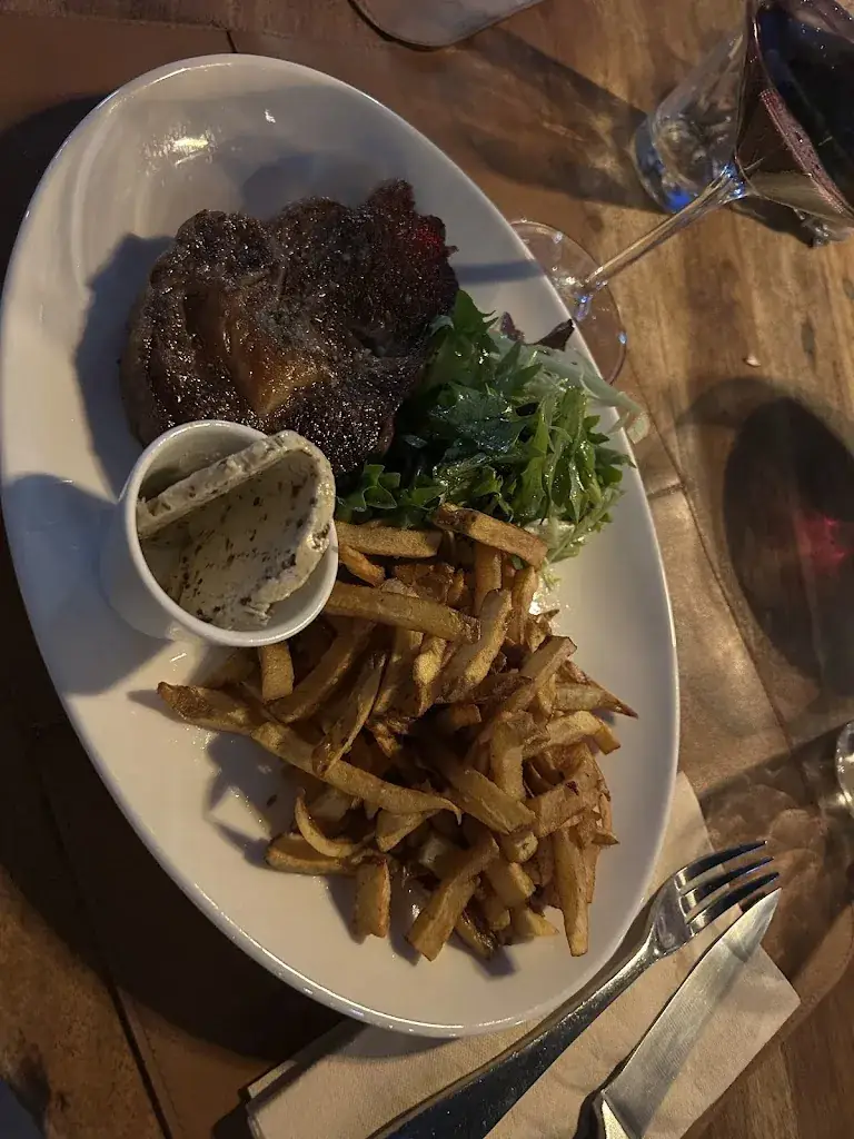 Clemence Dugast cavier_L'Itinéraire_Treillières_review