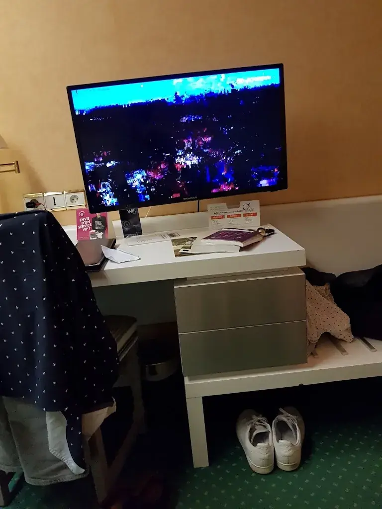 rutger menges_Logis Hôtel du Commerce_Vaiges_review