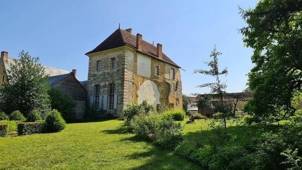 Abbey Tuffé_Chéronne_slider_image_1