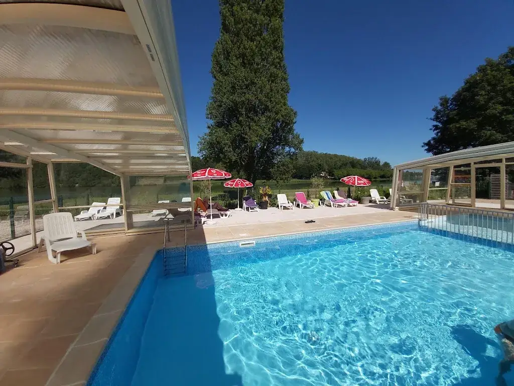 CAMPING DU LAC **** restaurant in Chéronne