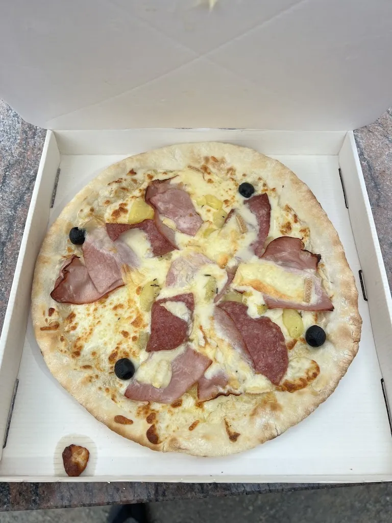 Thomas Filippetti_DISTRIBUTEUR PIZZA DRIVE 5_Chéronne_review