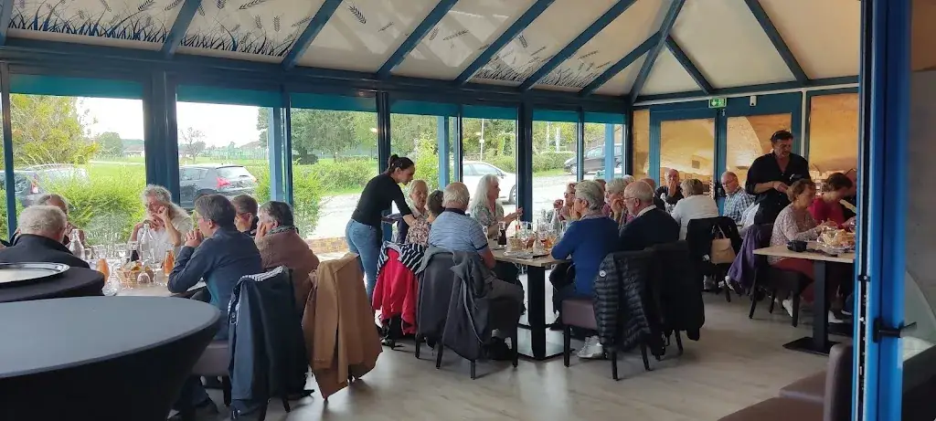 Le Chalet du Lac By Chez Papy'nk restaurant in tuffé