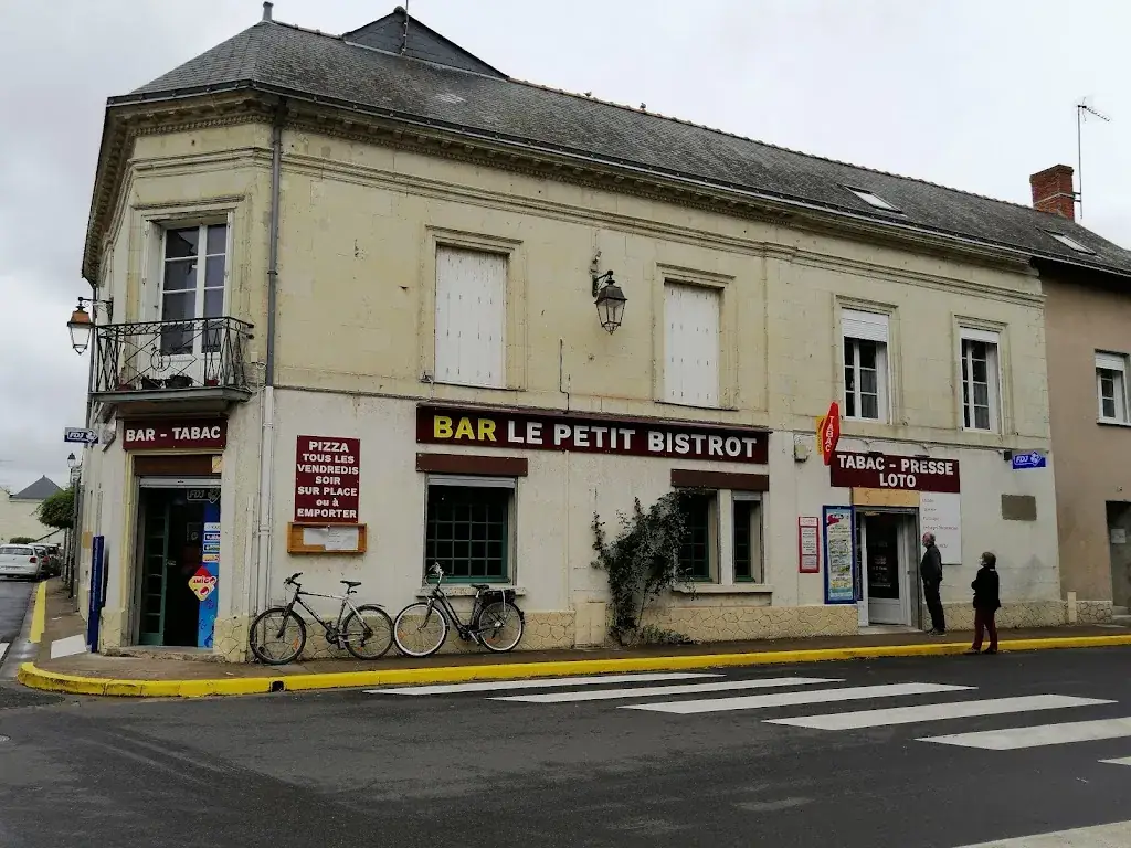 Le petit bistrot restaurant in Varennes-sur-Loire
