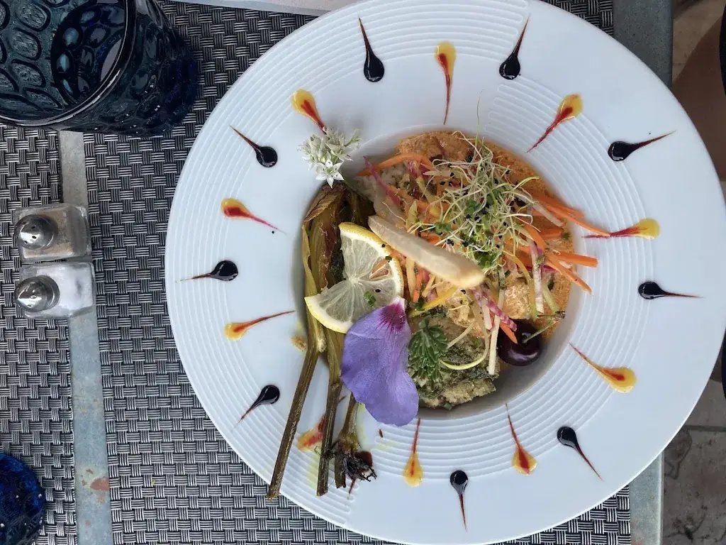 Sarah Mendez_Le Valentino_Loireauxence_review