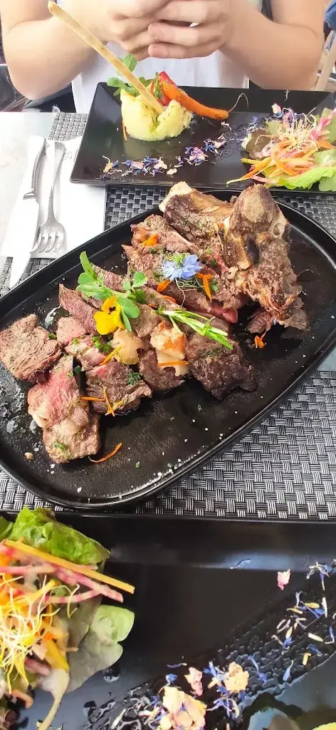 Johnnlo_Le Valentino_Loireauxence_review