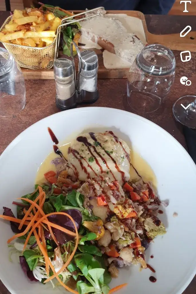 Tiffany Lambert_L’entre-Deux_Venansault_review