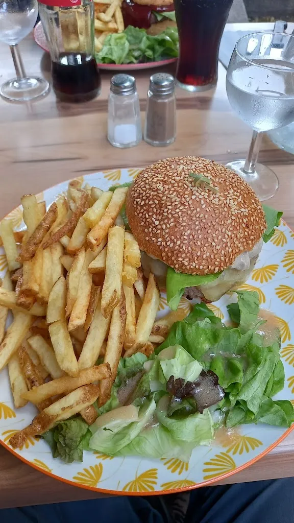 Fabien LARENAUDIE_L'Amie Louche_Vernoil-le-Fourrier_review