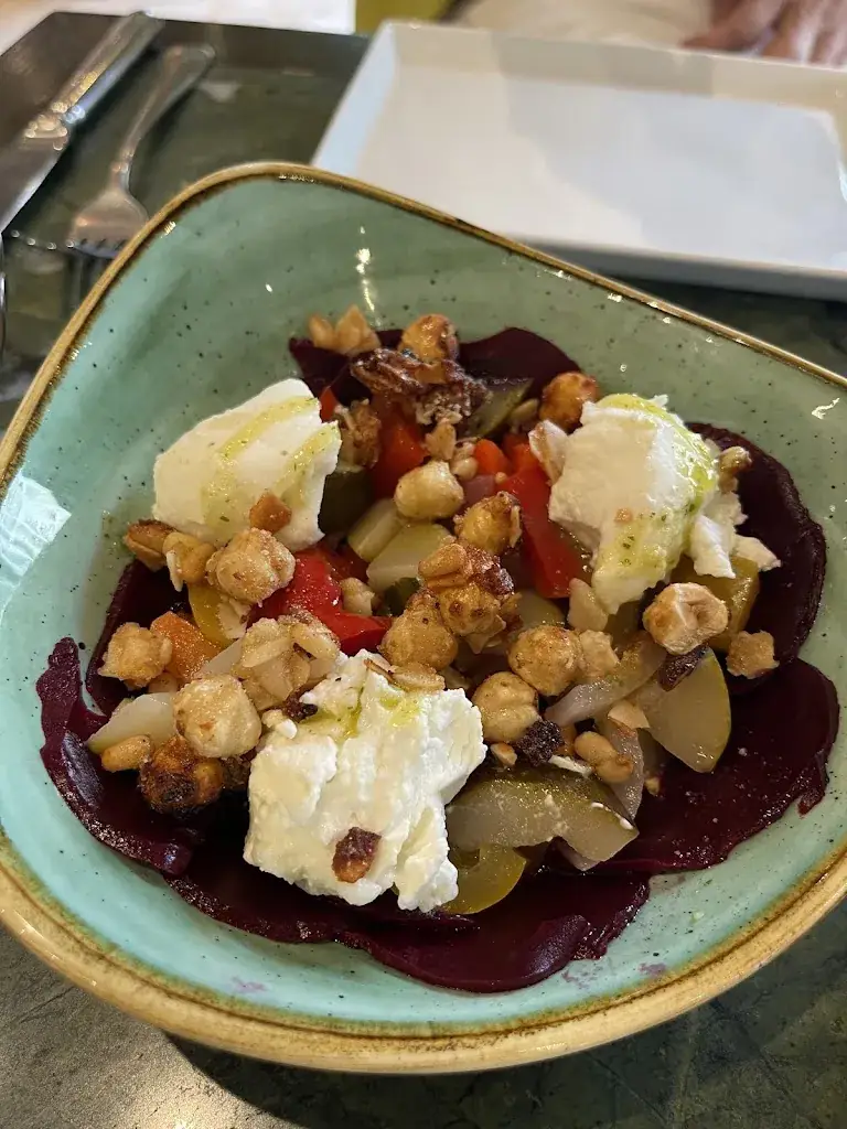 Boon family_Molino_Vevey_review