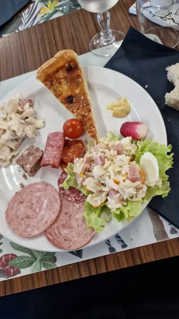 Robin Rombouts_La Bonne Etape_Saint-Paul-du-Bois_review